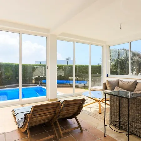 Ferrel Sleeps 6 With Pool And Air Con * Ferrel