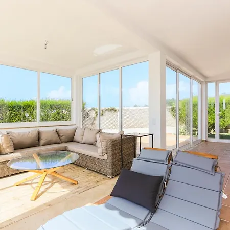 Ferrel Sleeps 6 With Pool And Air Con Villa