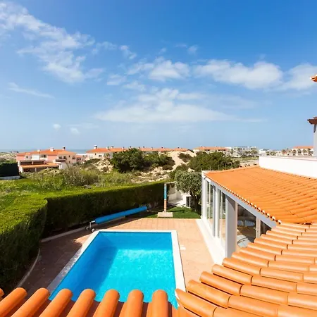 Ferrel Sleeps 6 With Pool And Air Con Villa